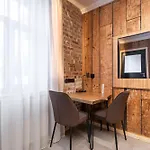 The Parkside Ground-floor With Street Parking *