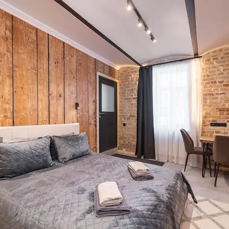 The Parkside Ground-floor With Street Parking *