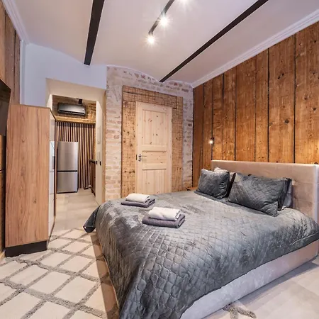 The Parkside Ground-floor With Street Parking * 리가