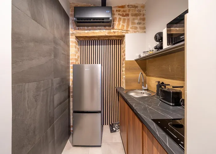 The Parkside Ground-floor With Street Parking * 里加