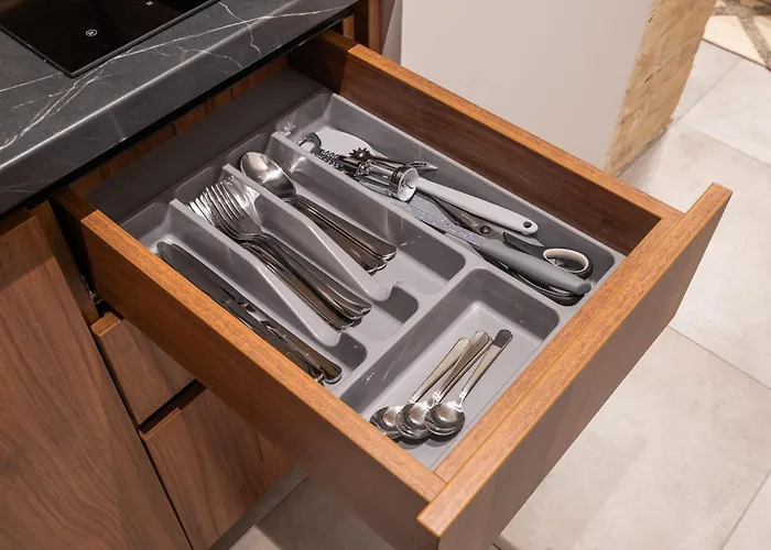 The Parkside Ground-floor With Street Parking *