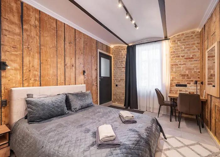 The Parkside Ground-floor With Street Parking *