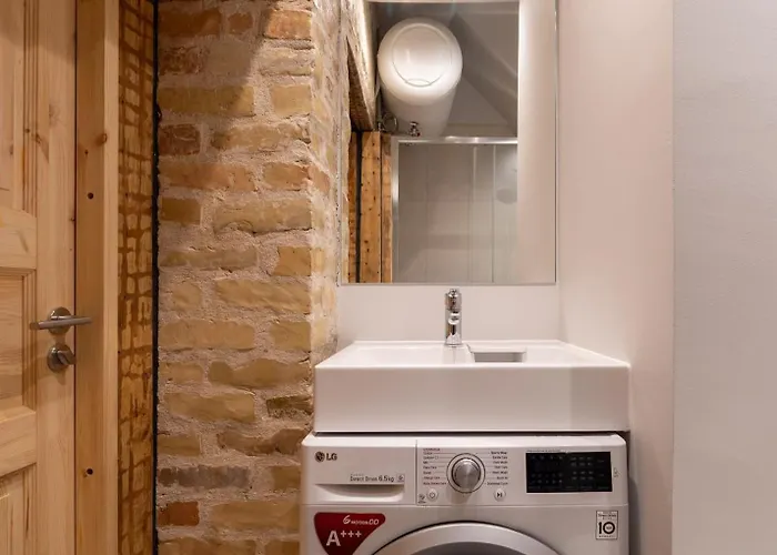 The Parkside Ground-floor With Street Parking 아파트 *